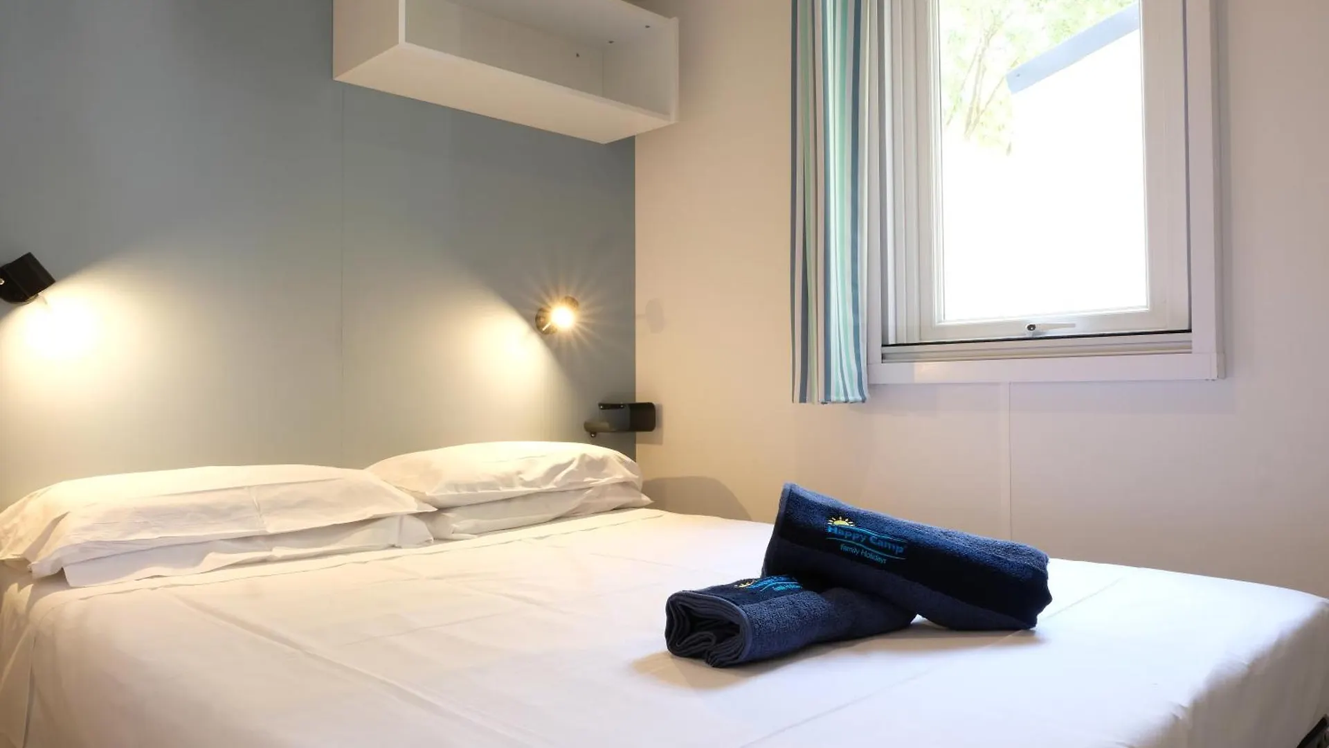 Happy Camp Mobile Homes In Camping Village Rosapineta Italy