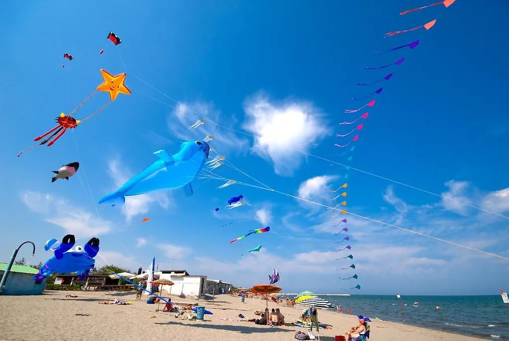 Happy Camp Mobile Homes In Camping Village Rosapineta Rosolina Mare