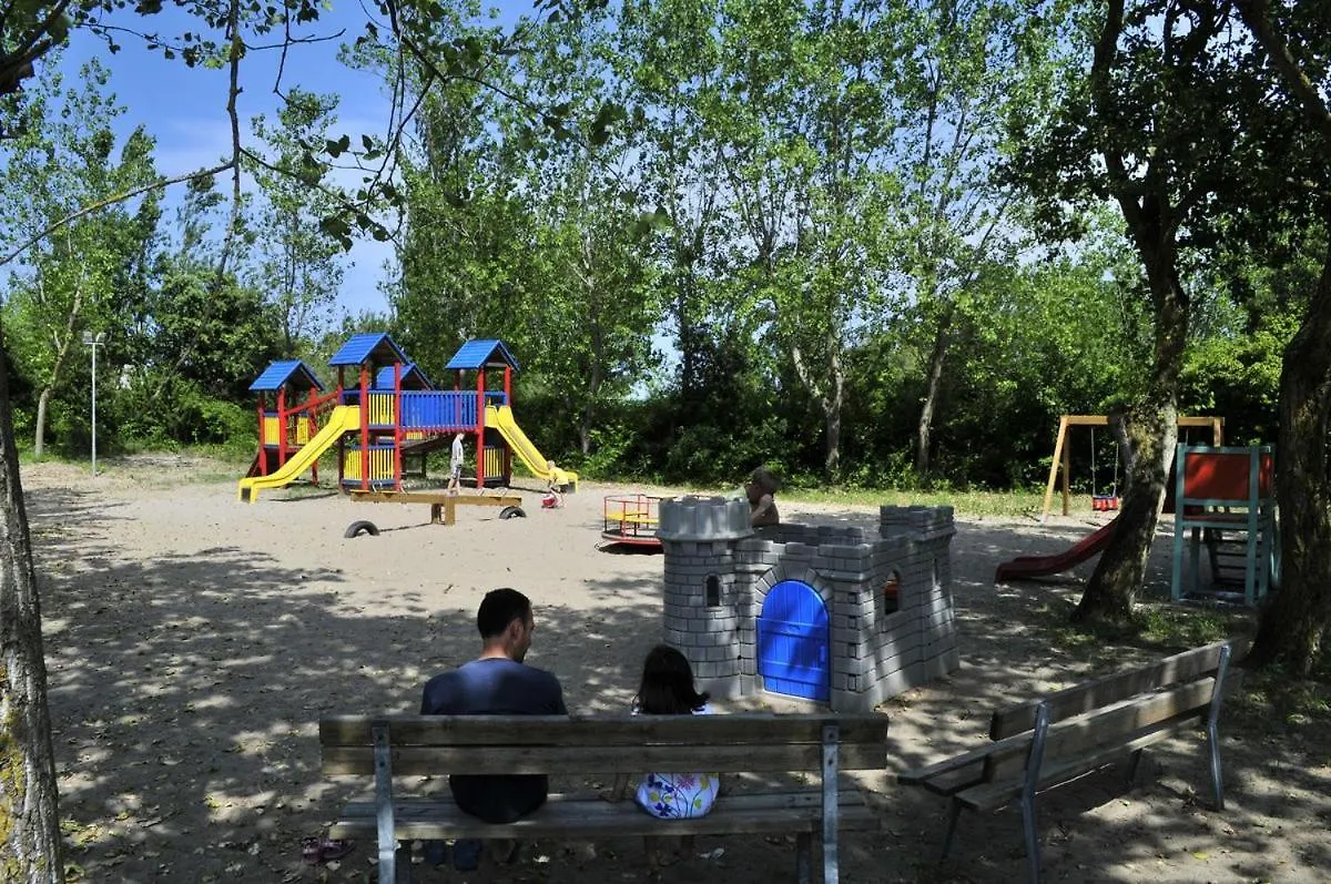 Happy Camp Mobile Homes In Camping Village Rosapineta Italy