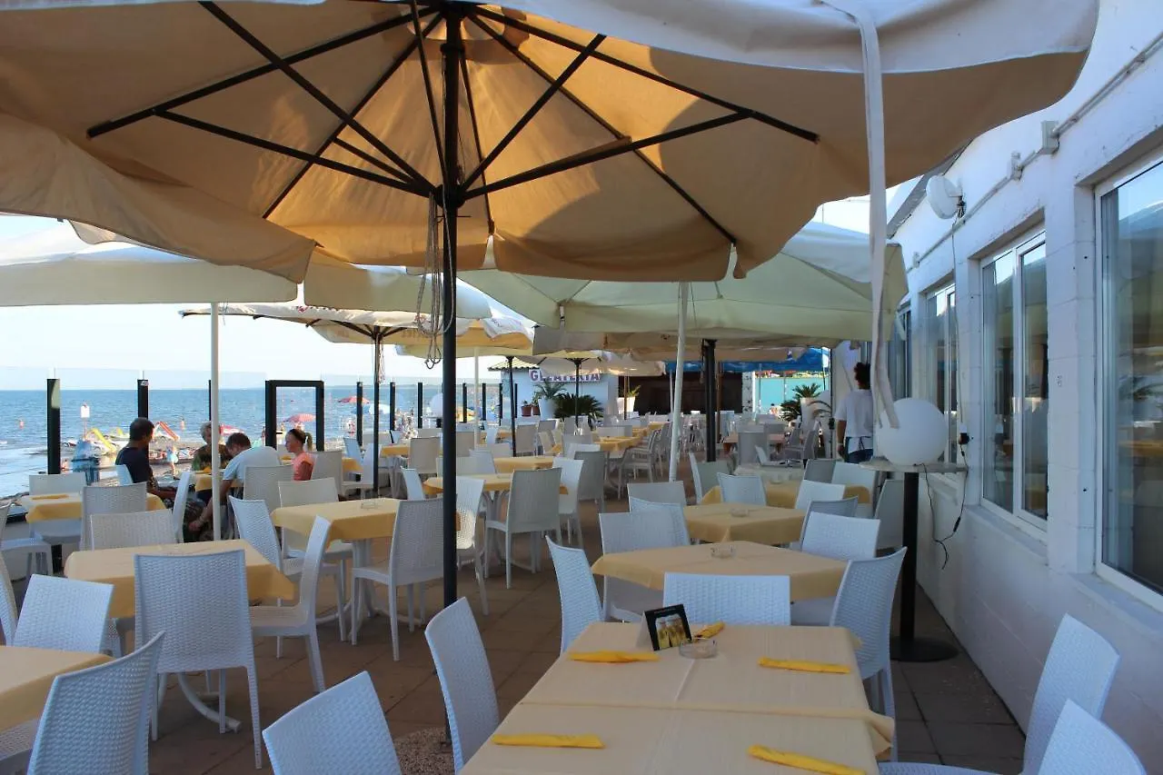 Happy Camp Mobile Homes In Camping Village Rosapineta 2*, Rosolina Mare